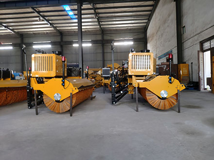 3.2米自帶動(dòng)力掃雪滾刷