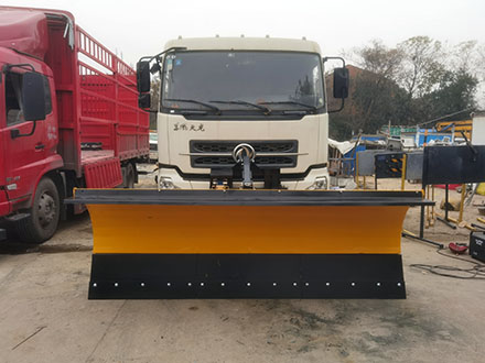 天錦灑水車適用的3米重型除雪鏟