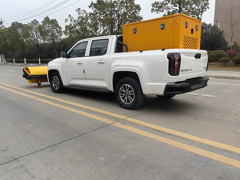 HLW5030TCXJX6型除雪車